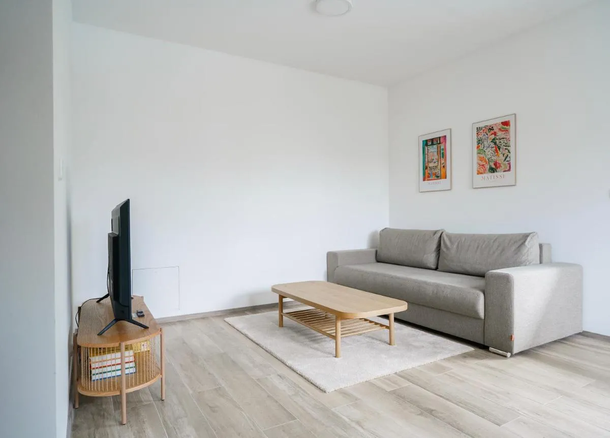 Image 3 of The Dante Villa Apartments