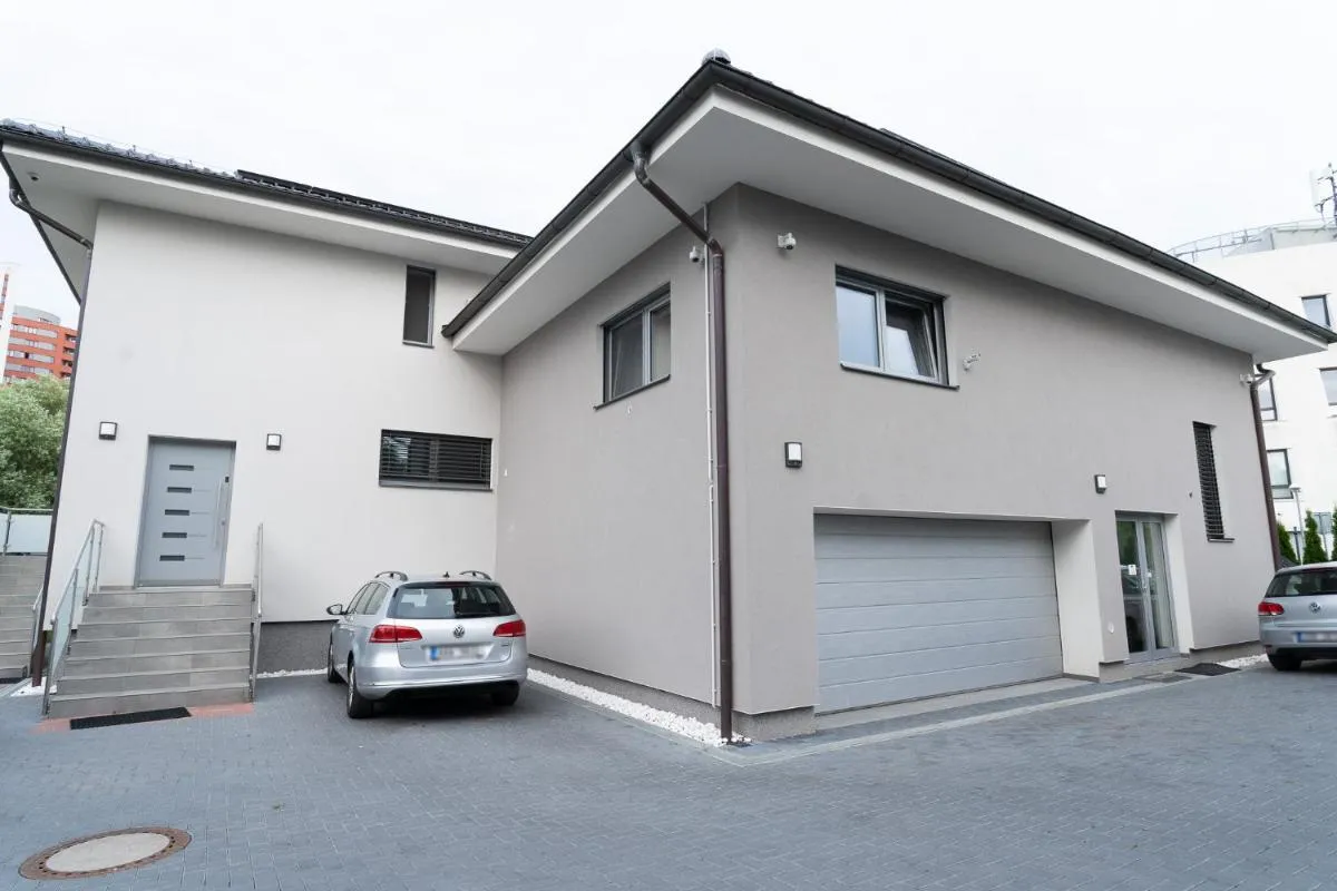 Image 4 of The Dante Villa Apartments