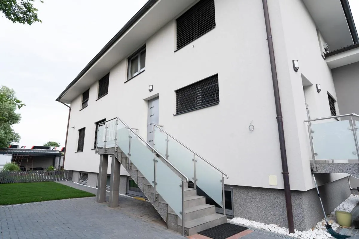 Image 5 of The Dante Villa Apartments
