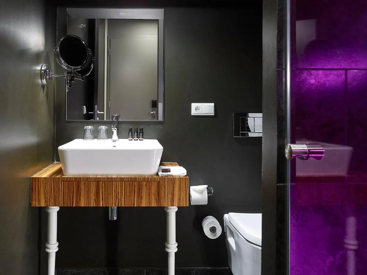 Image 2 of The ICON Hotel & Lounge