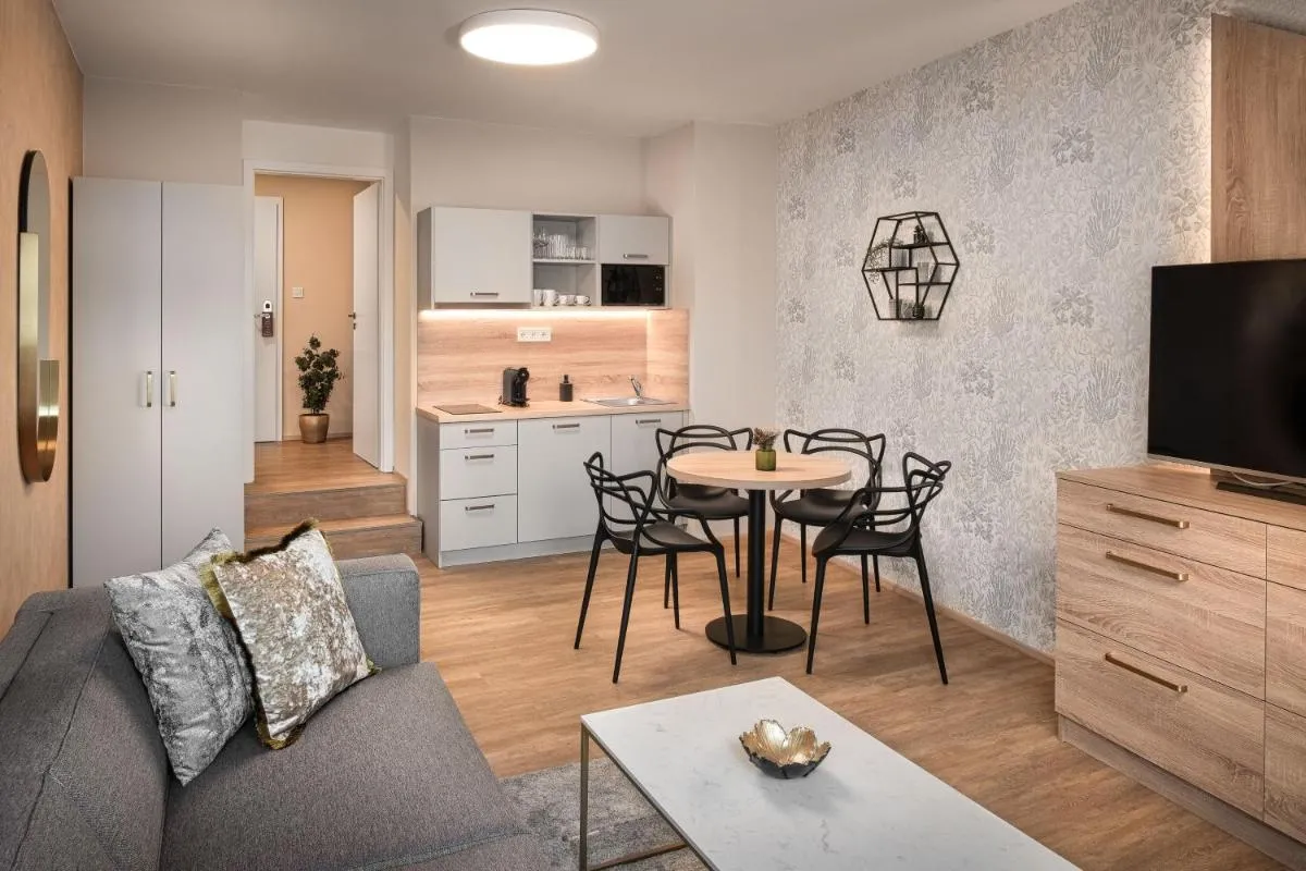 Image 3 of Theatre 9 Apartments by Adrez