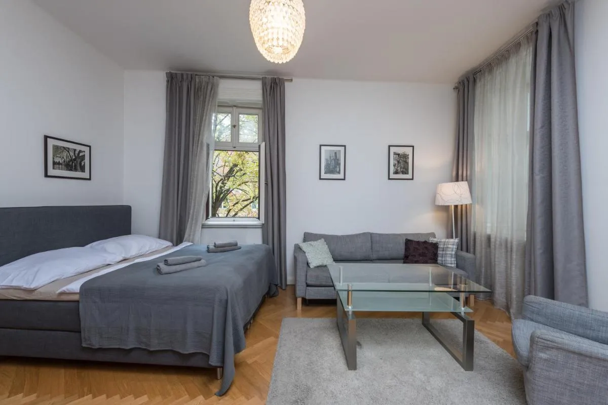 Image 1 of Upscale apartment in prime location near all sights