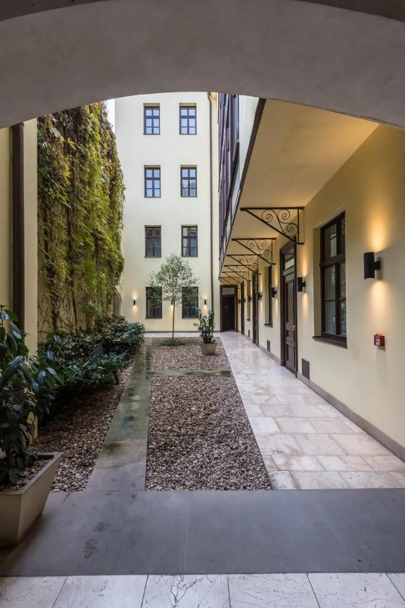Image 5 of Upscale apartment in prime location near all sights