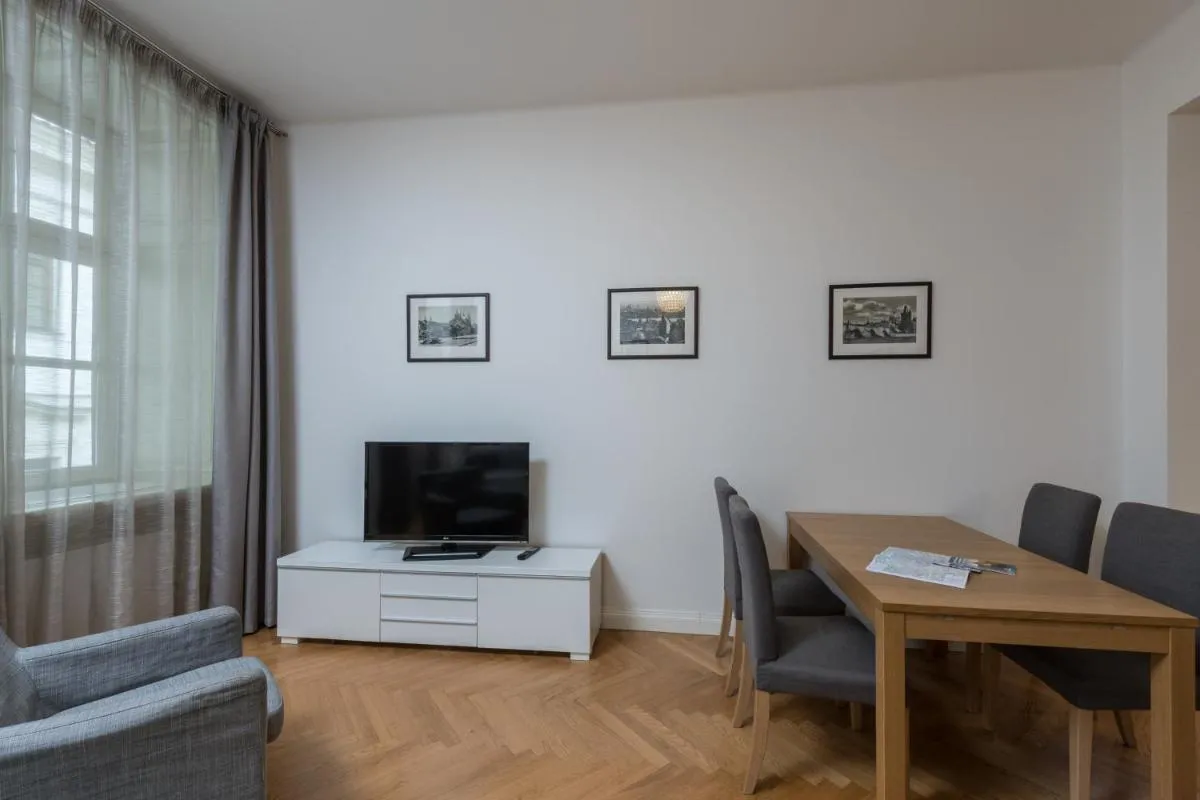 Image 4 of Upscale apartment in prime location near all sights
