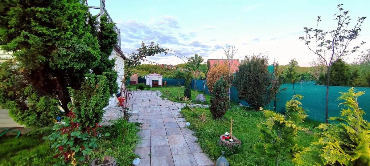 Image 2 of Villa in the City Garden