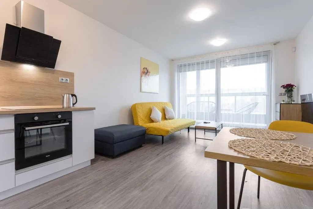 Image 3 of Yellow apartment with PARKING