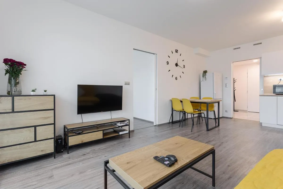 Image 4 of Yellow apartment with PARKING