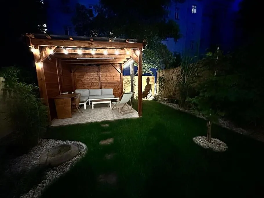 Image 2 of Zentrale Duplex Art & Design Flat: Garten, BBQ, Kino, 160m2