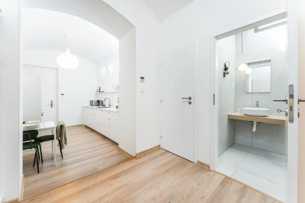 Image 2 of 10 minutes National museum Prague, Cozy Apartment