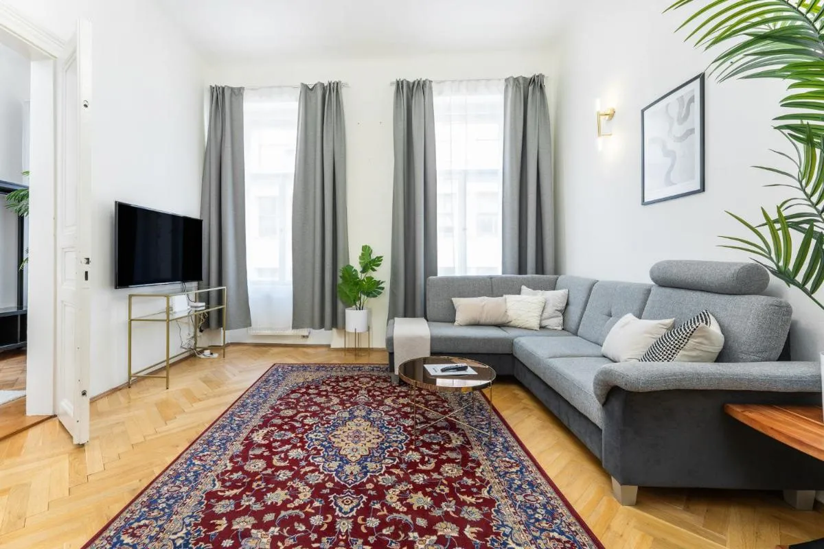Image 4 of 10 minutes Wenceslas Square Apartment in Prague
