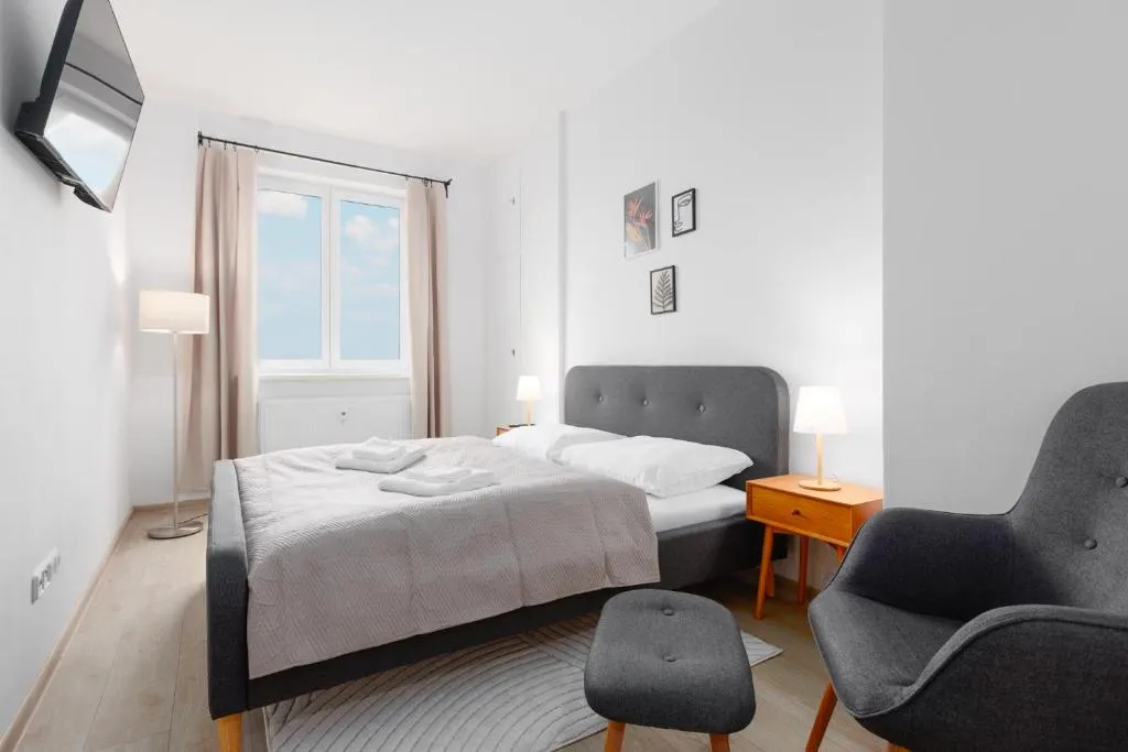 Image of 2 bedrooms apartment with kitchen near the subway