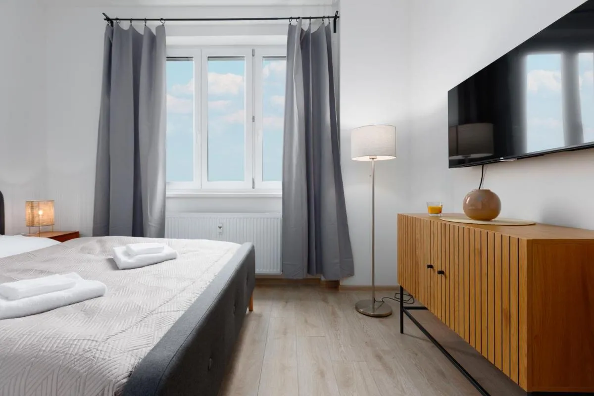 Image 5 of 2 bedrooms apartment with kitchen near the subway