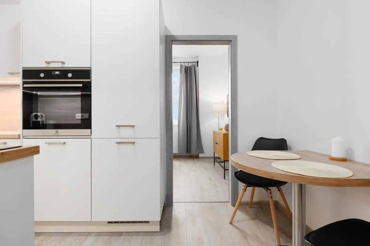 Image 2 of 2 bedrooms apartment with kitchen near the subway