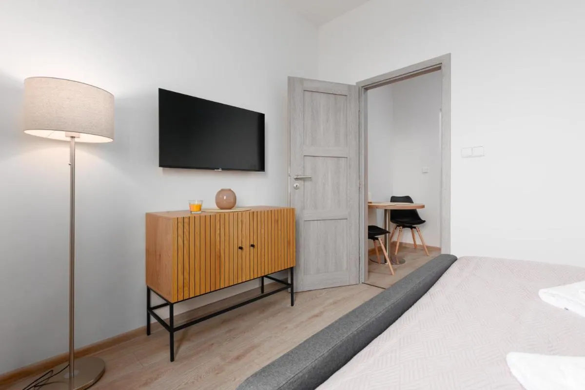 Image 4 of 2 bedrooms apartment with kitchen near the subway