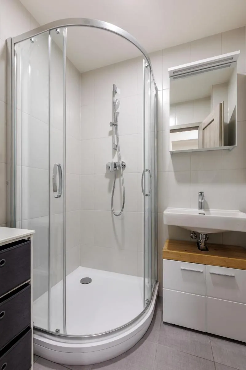 Image 3 of 2 bedrooms apartment with kitchen near the subway