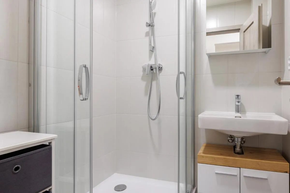 Image 6 of 2 bedrooms apartment with kitchen near the subway