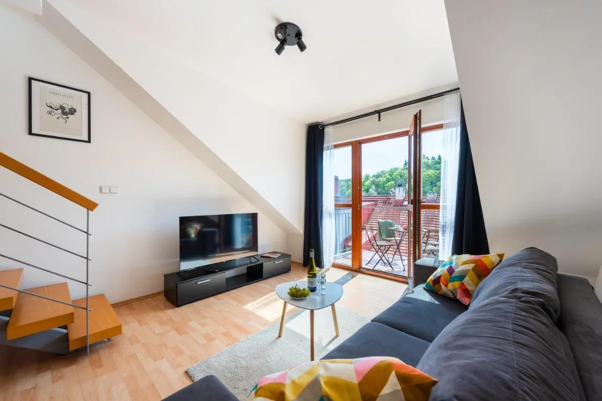 Image 4 of 2-level apartment with large balcony
