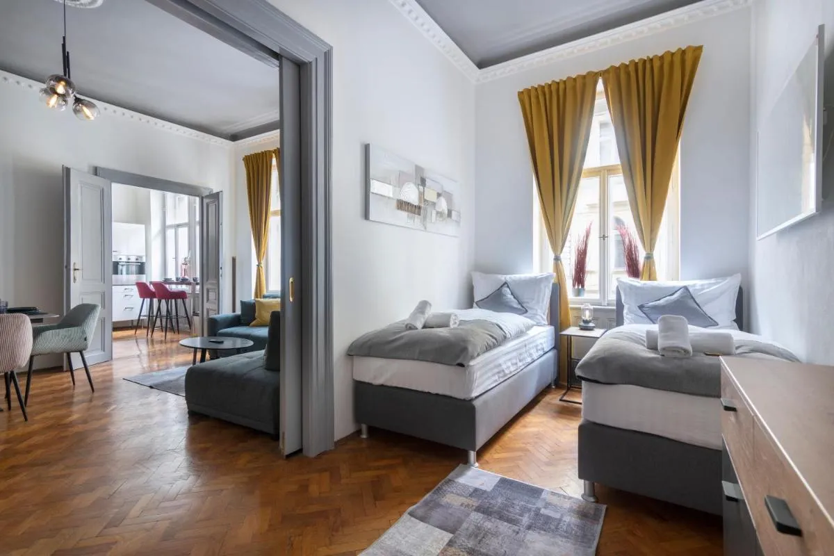 Image 1 of 3 Bedroom – Central Superior-Flat 115m2