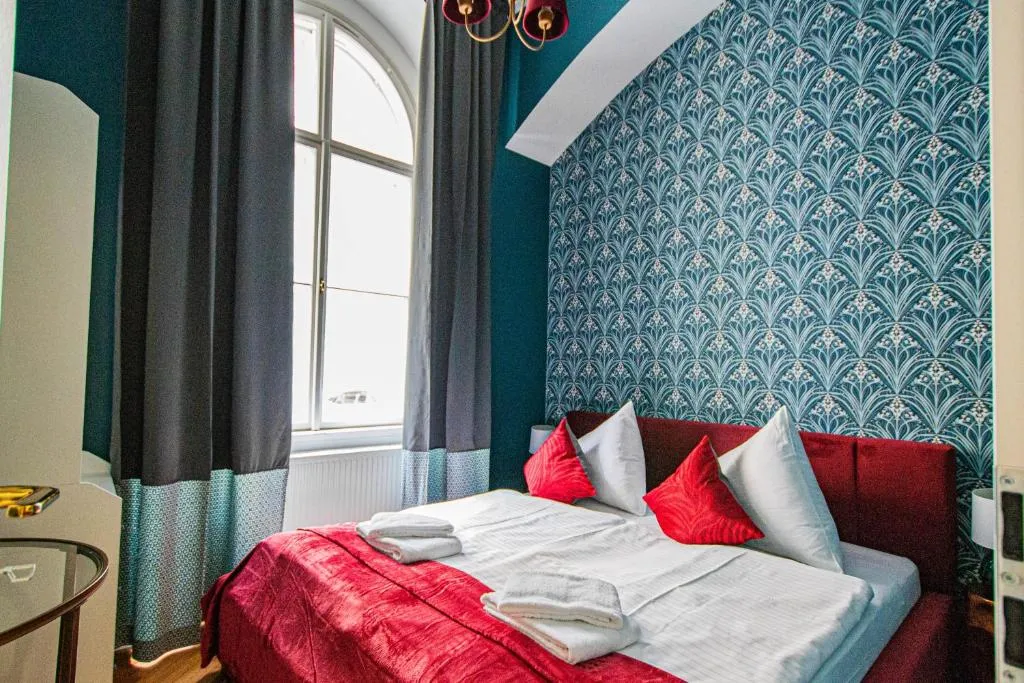 Image of 4BDR Old Town flat by Church of St Anne