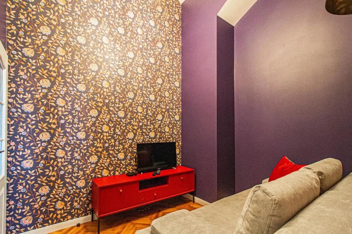 Image 2 of 4BDR Old Town flat by Church of St Anne