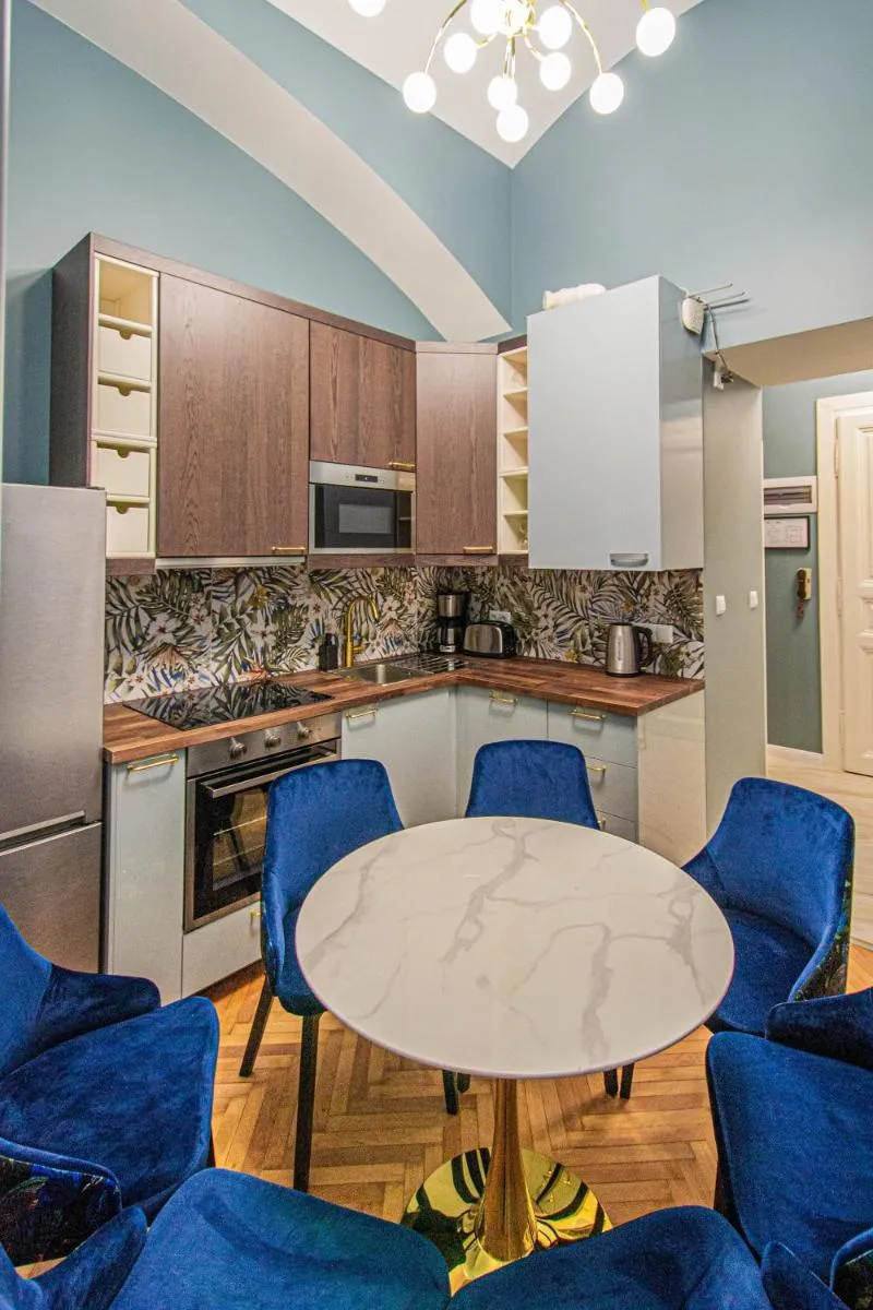Image 4 of 4BDR Old Town flat by Church of St Anne