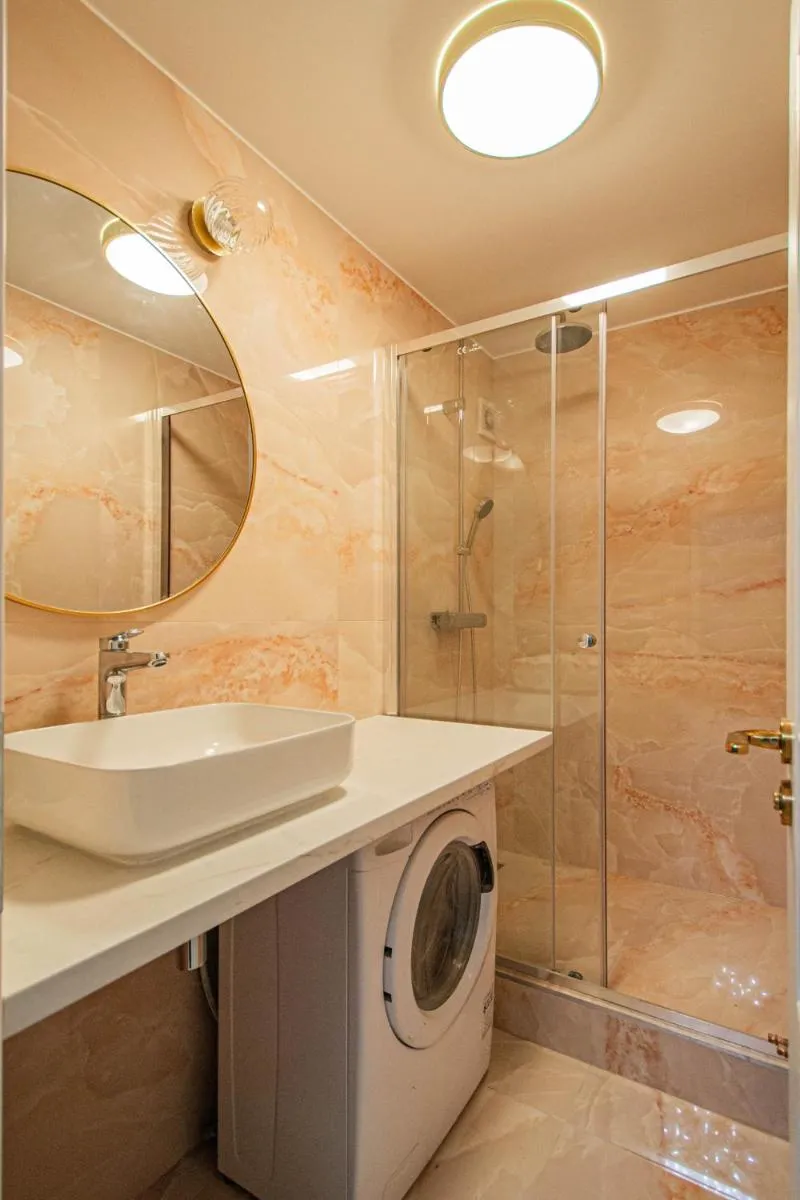 Image 3 of 4BDR Old Town flat by Church of St Anne