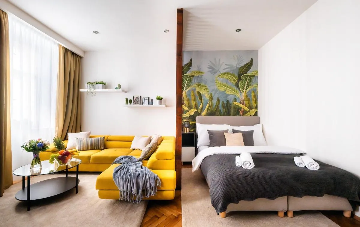 Image 6 of 4BR+2Bath Old Town family Oasis luxury apartment