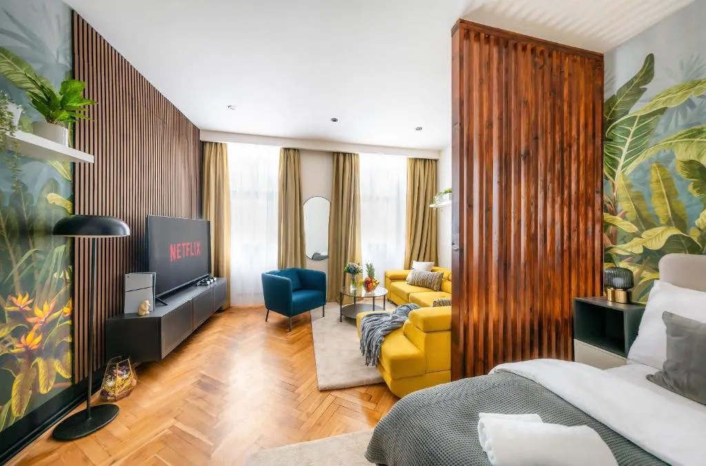 Image of 4BR+2Bath Old Town family Oasis luxury apartment