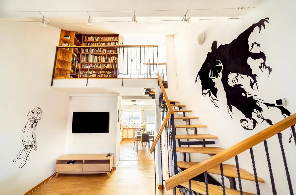 Image 4 of 4BR 3BATH BALCONY central Harry Potter penthouse