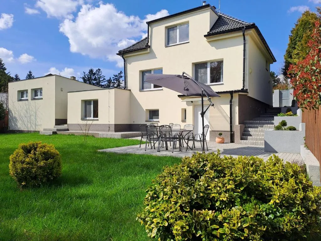 Image of Apartmánový dům se zahradou v klidné části Prahy