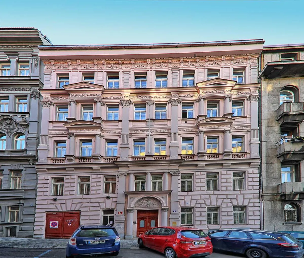 Image 4 of Apartment Manesova 4