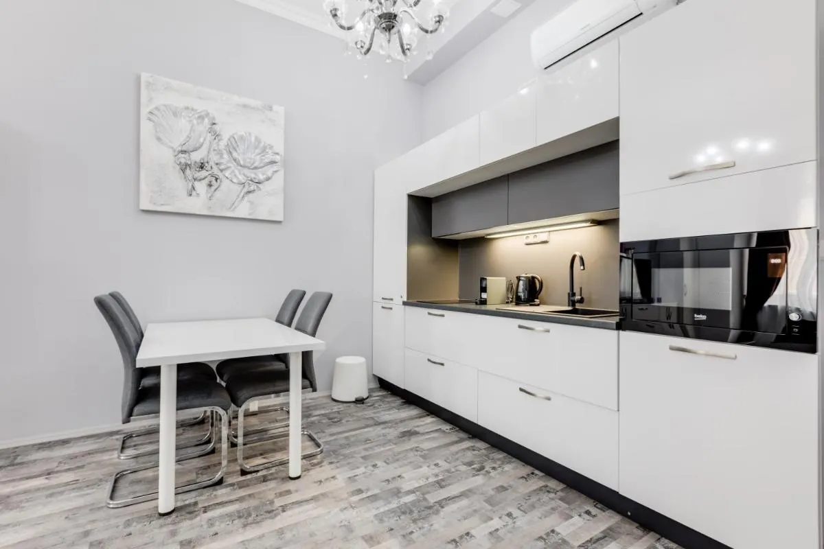 Image 3 of Apartment Thunovská 10