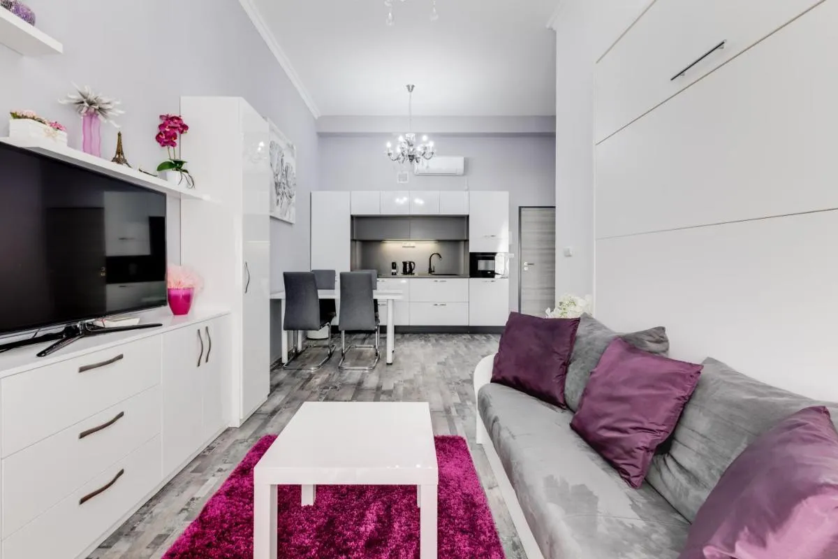 Image 4 of Apartment Thunovská 10