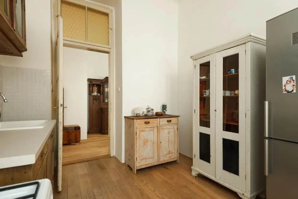 Image 2 of Artisan & Old-timey 2 bedrooms home