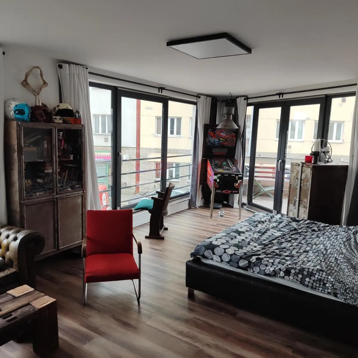 Image 3 of Big Windows apartment