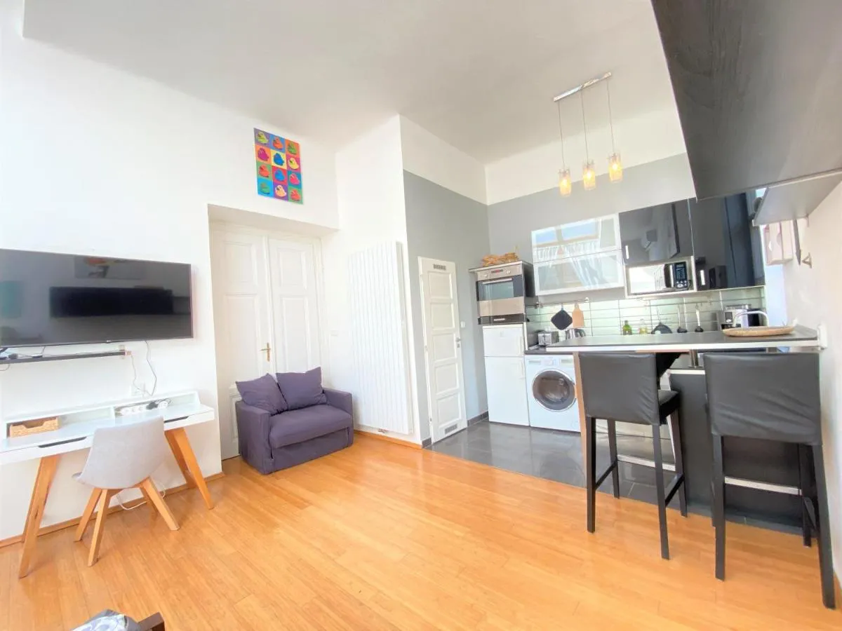 Image 2 of Black Eagle Apartments