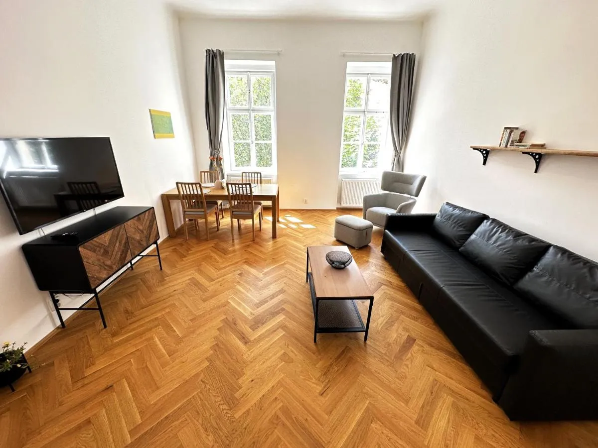 Image 4 of Black Eagle Apartments