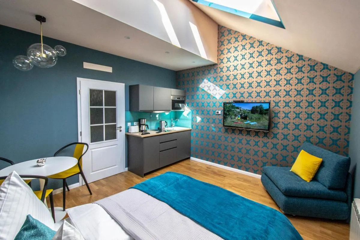 Image 3 of Bourgeois Apartment in Cultural Heritage Building by Ruterra