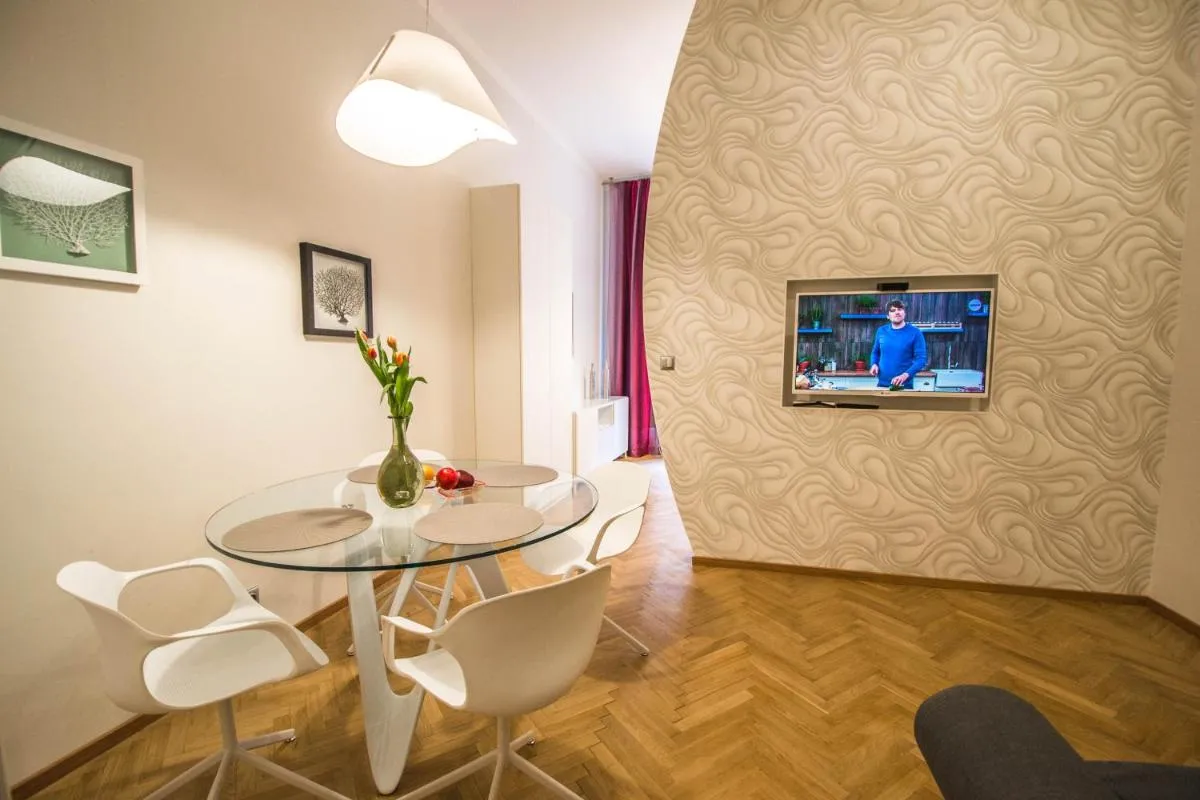 Image 4 of Bourgeois Apartment in Cultural Heritage Building by Ruterra