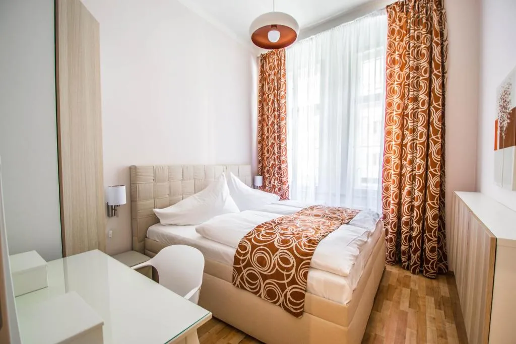 Image of Bourgeois Apartment in Cultural Heritage Building by Ruterra