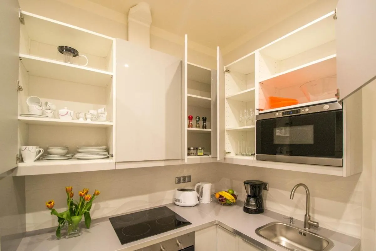 Image 2 of Bourgeois Apartment in Cultural Heritage Building by Ruterra