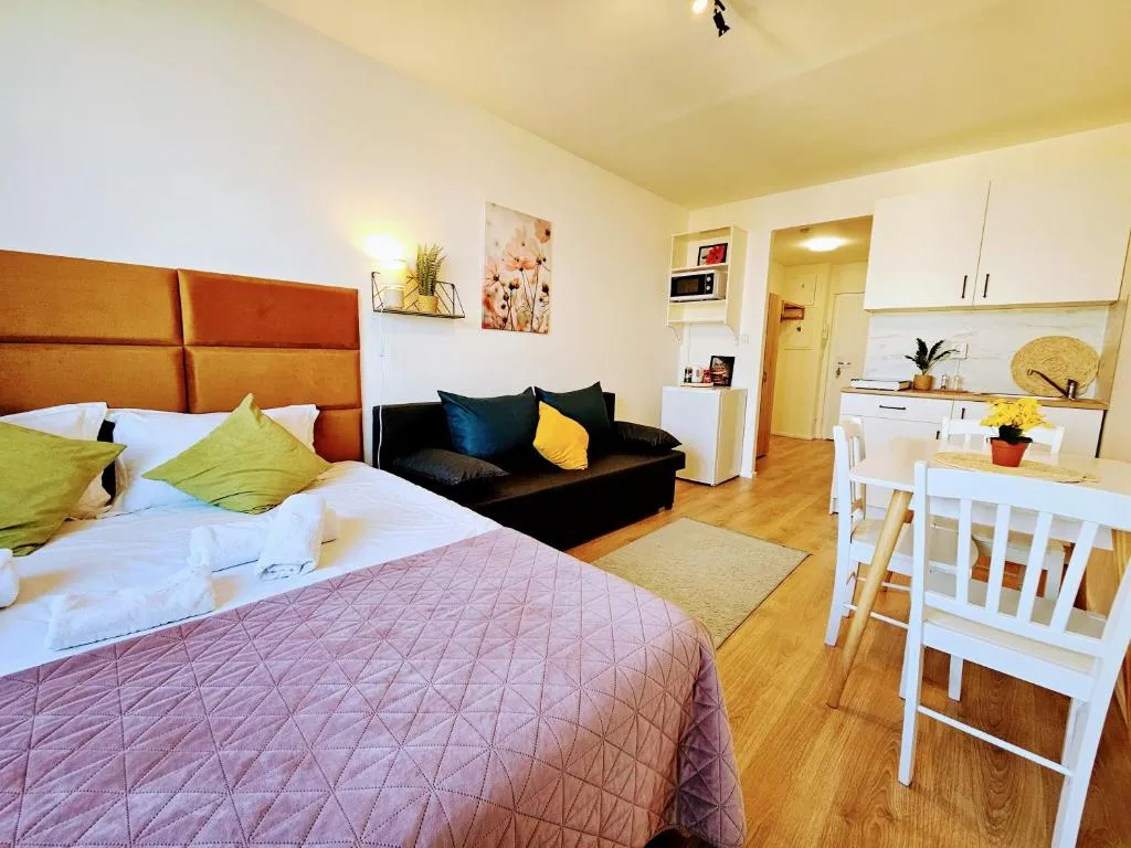Image of CITY-VIEW SUPERIOR SUITE FOR 1-4 GUESTS, 20 Mins to center, FREE Gym, Reception, Parking, Roof Terrace, Game & Party Room