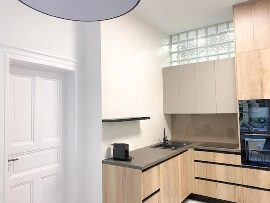 Image 2 of Capitol deLuxe apartment