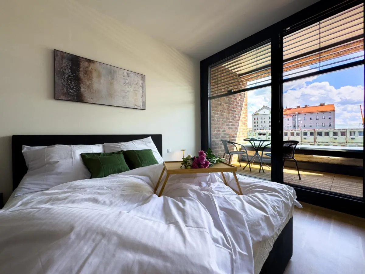 Image 2 of Central Riverside Apartment – Free Parking