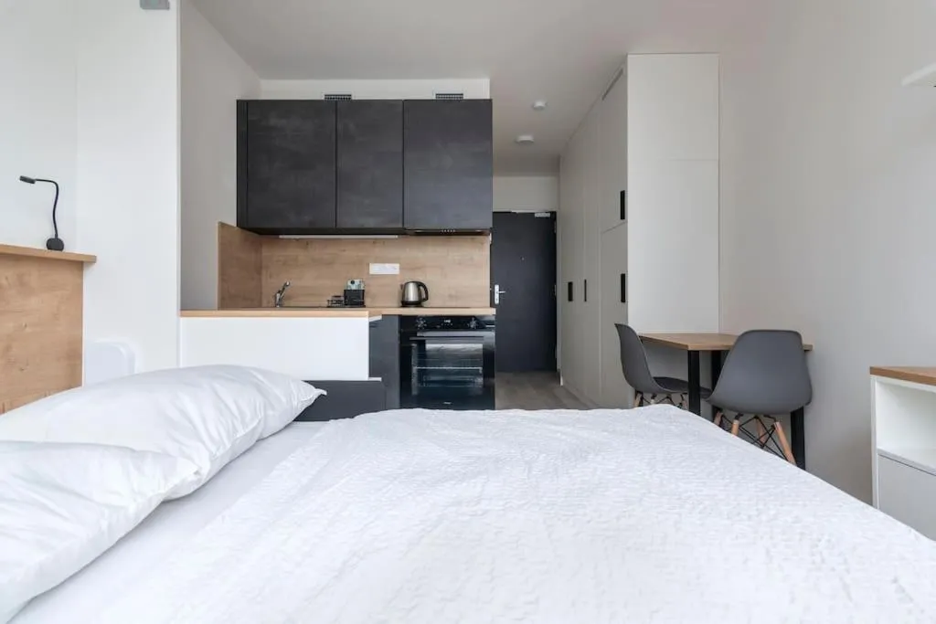 Image 2 of Central Tiny Flat, 1GB WiFi, SMART TV, Air Condition