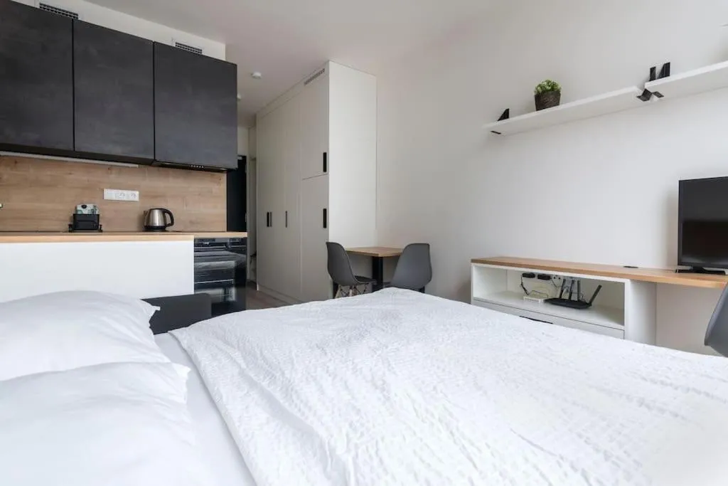 Image 6 of Central Tiny Flat, 1GB WiFi, SMART TV, Air Condition