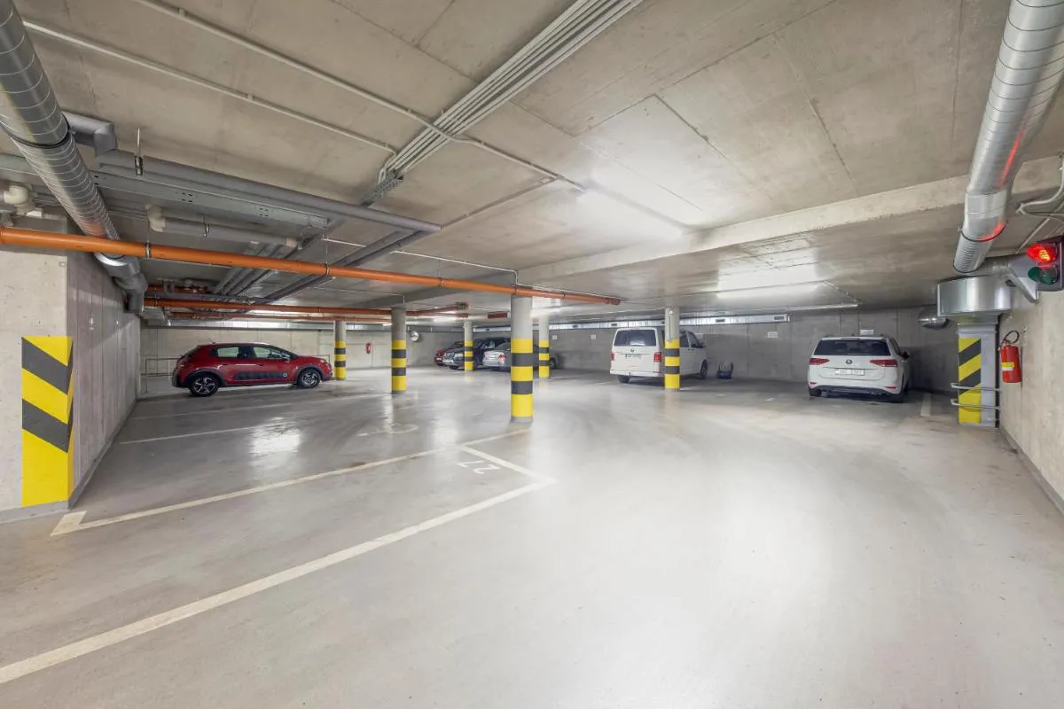 Image 3 of Centrum Royal Studio