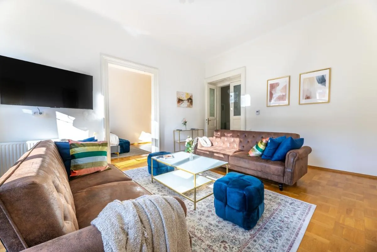 Image 5 of Charming 2bedroom OLD TOWN apartment