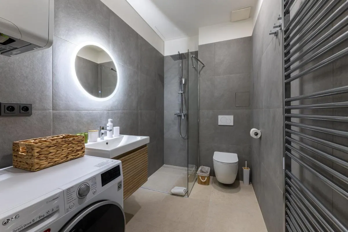 Image 6 of Charming 2bedroom OLD TOWN apartment