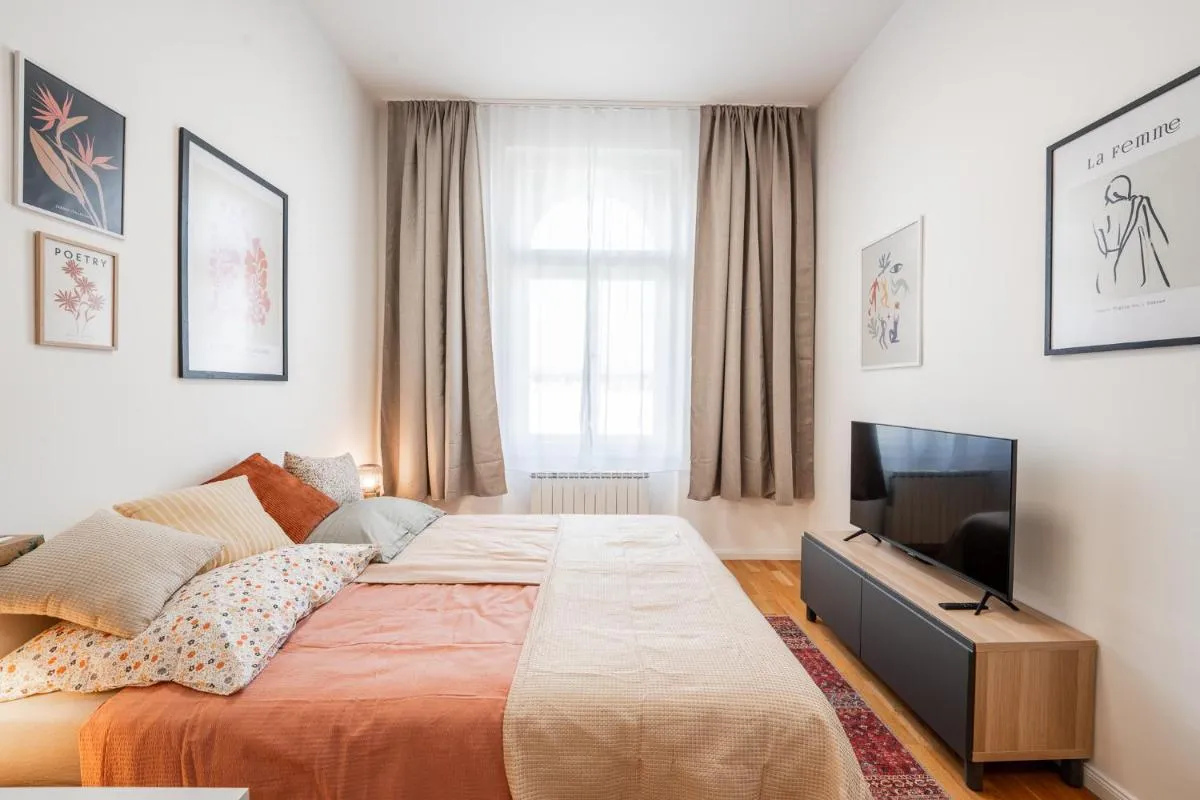 Image 6 of Charming Apartment in Spain St
